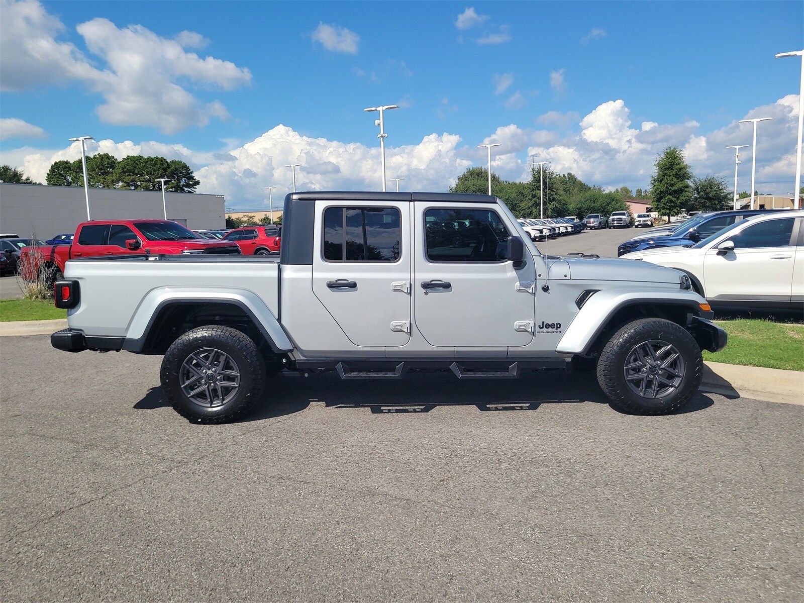 2023 Jeep Gladiator Sport photo 2