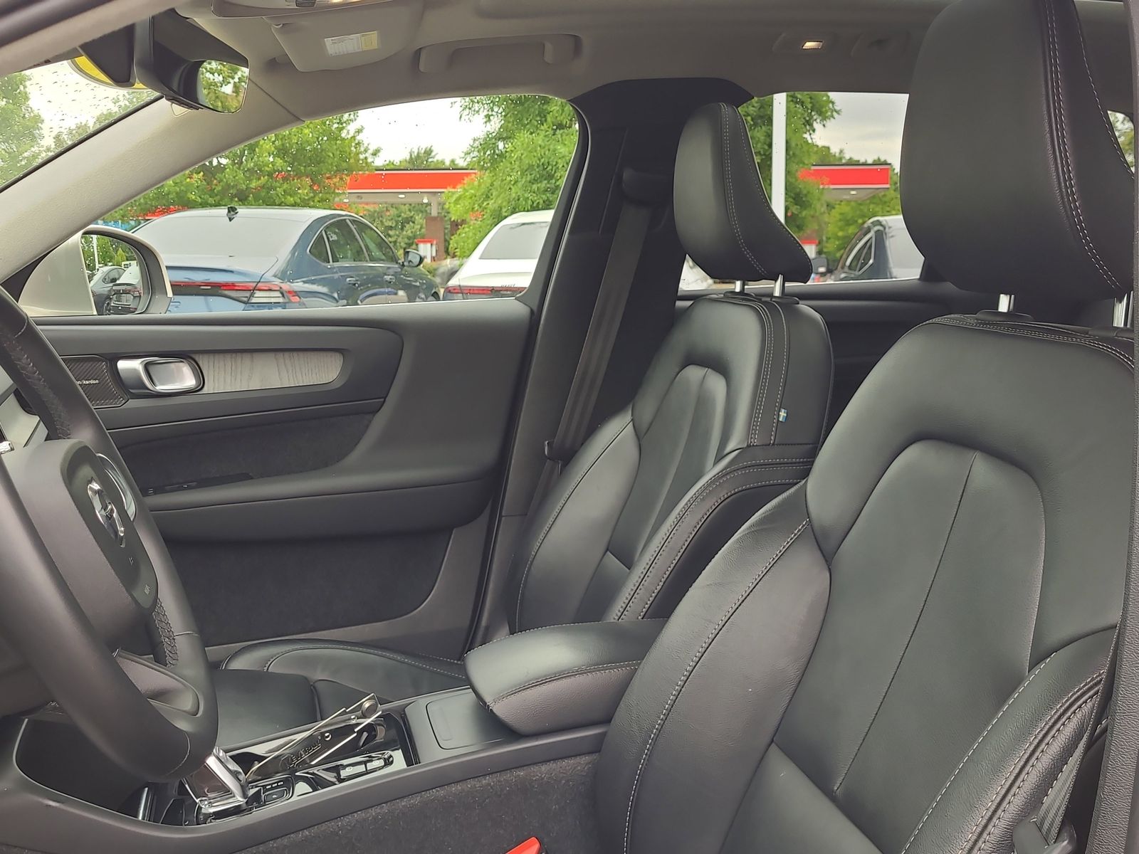 2023 Volvo XC40 Ultimate - Photo 11