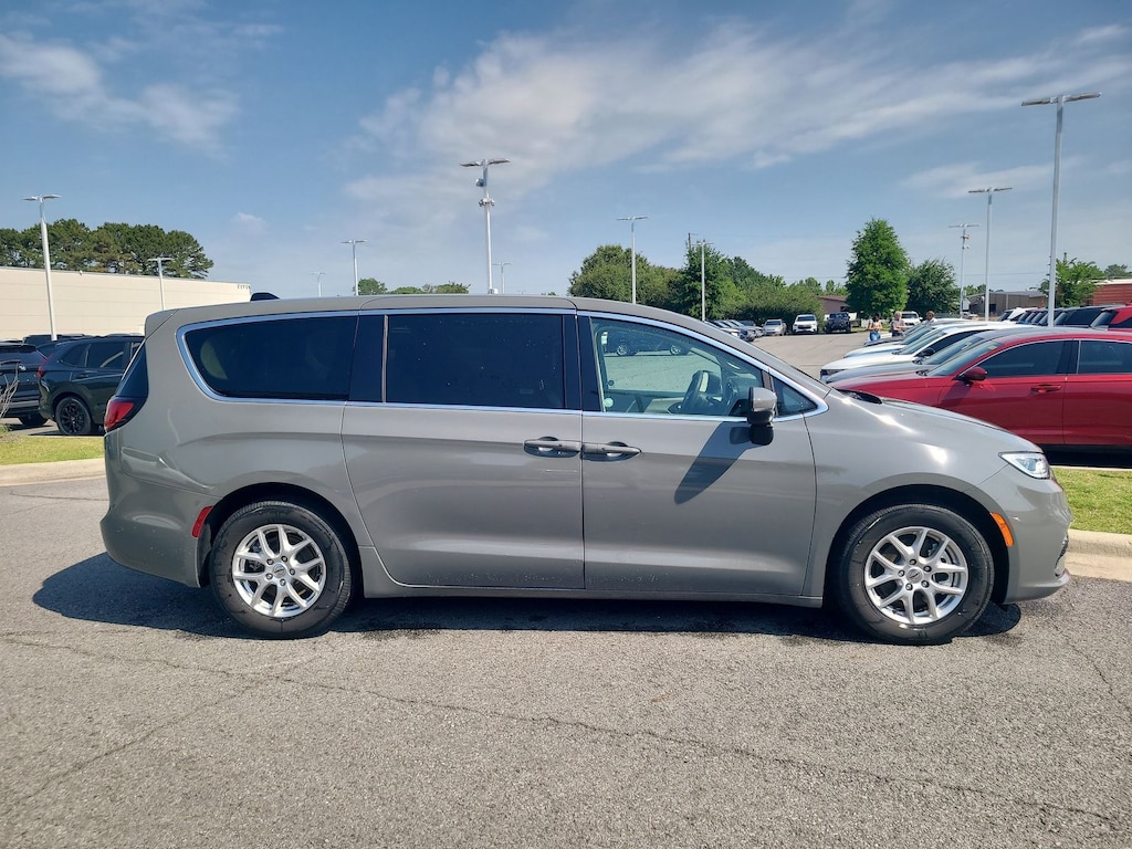 Used 2023 Chrysler Pacifica Touring L Van Passenger Van