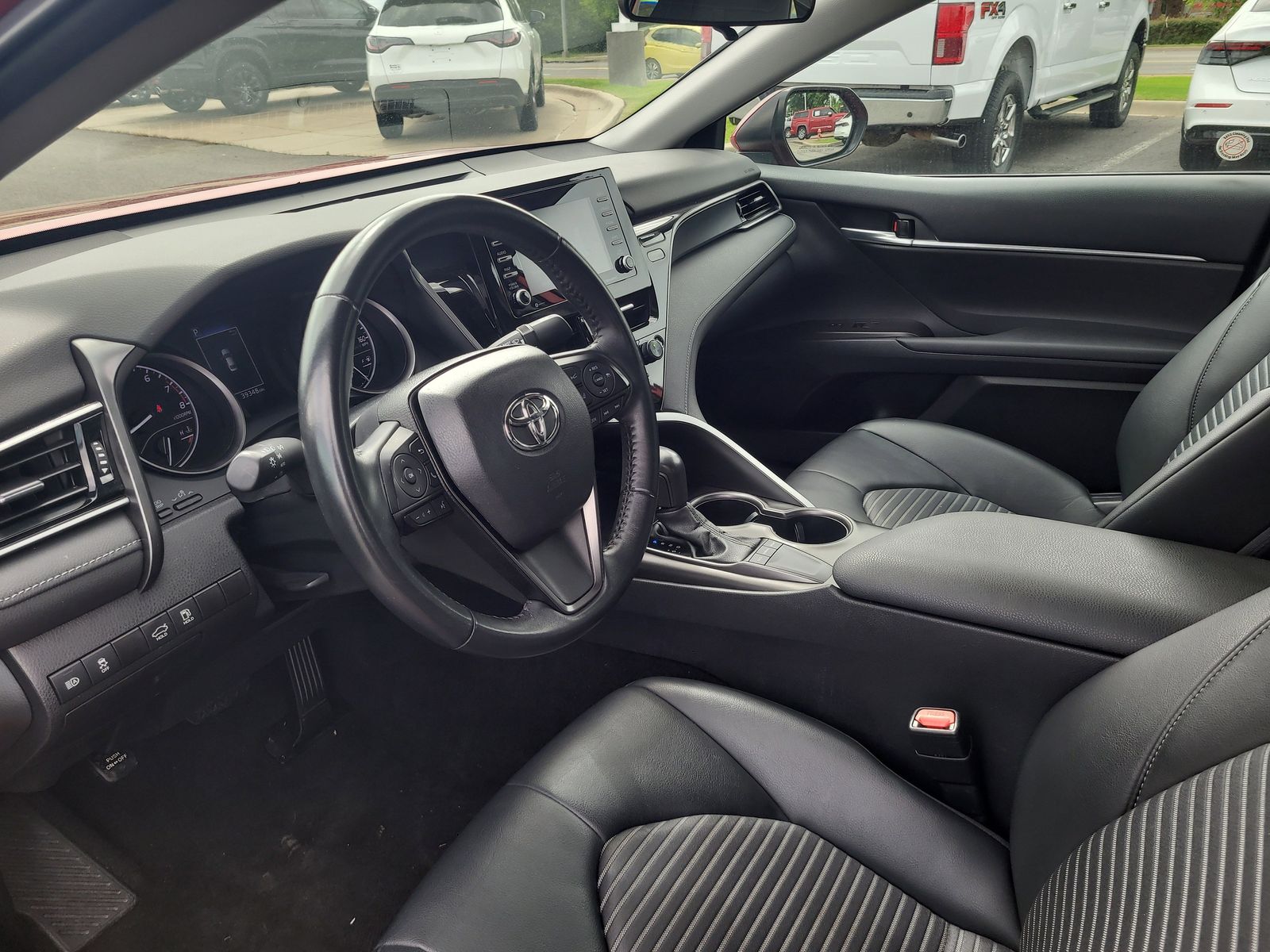 2024 Toyota Camry SE - Photo 10