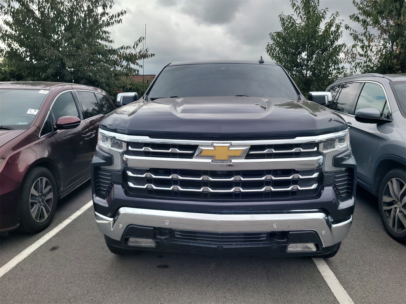 2023 Chevrolet Silverado 1500 LTZ photo 2
