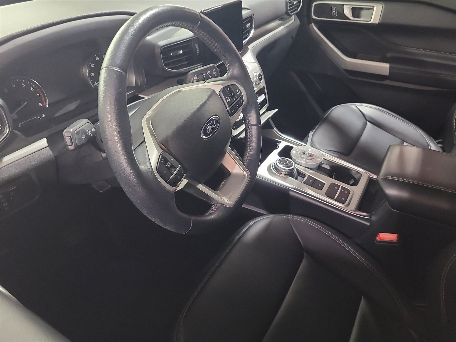 2022 Ford Explorer XLT photo 2