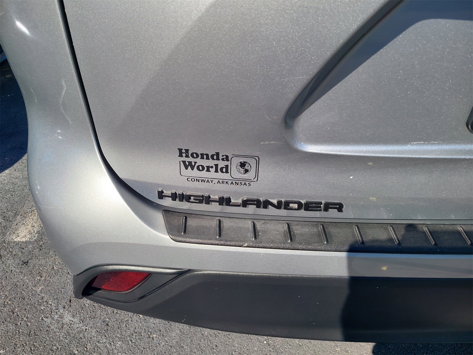 2023 Toyota Highlander LE Plus photo 2