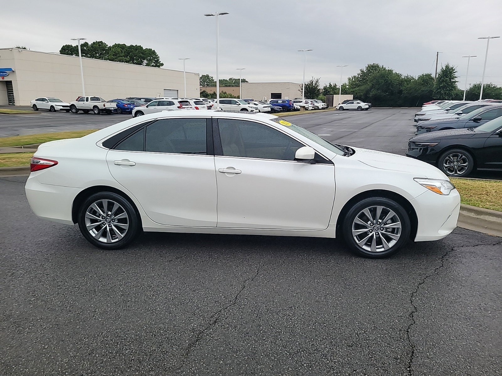 Used 2017 Toyota Camry XLE with VIN 4T1BF1FK1HU758807 for sale in Conway, AR