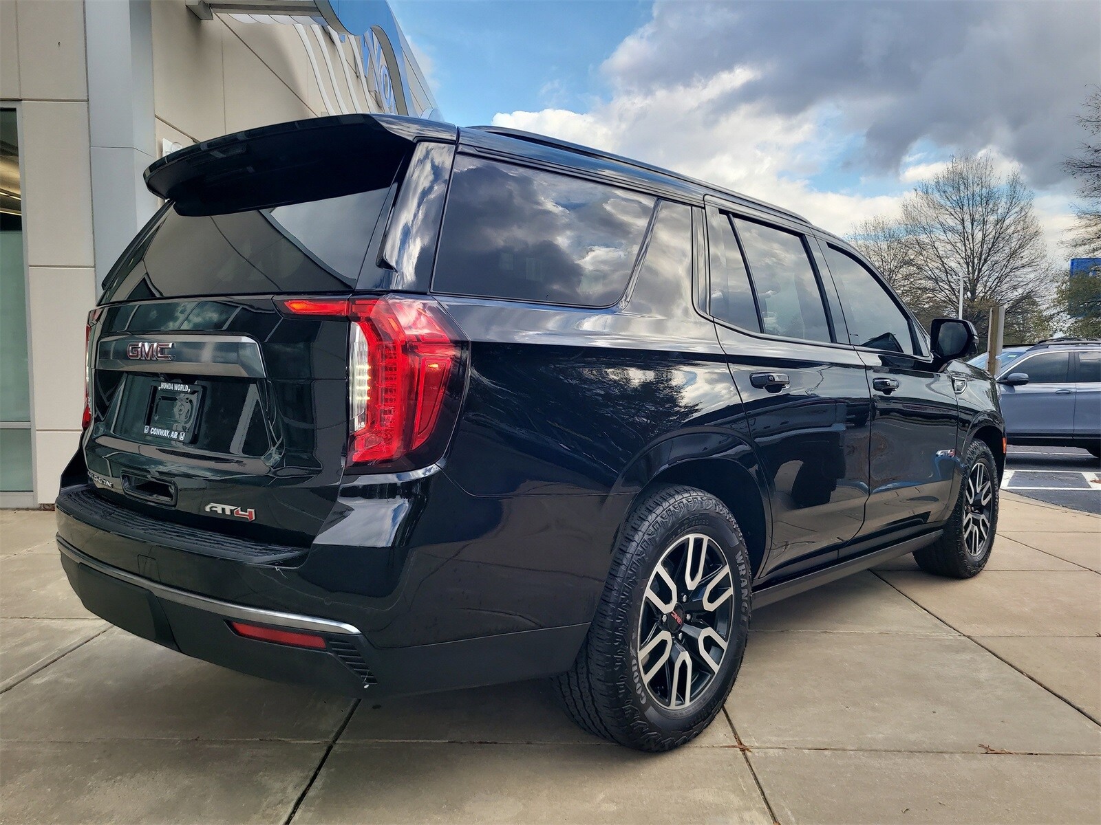 2024 Gmc Yukon AT4 photo 2