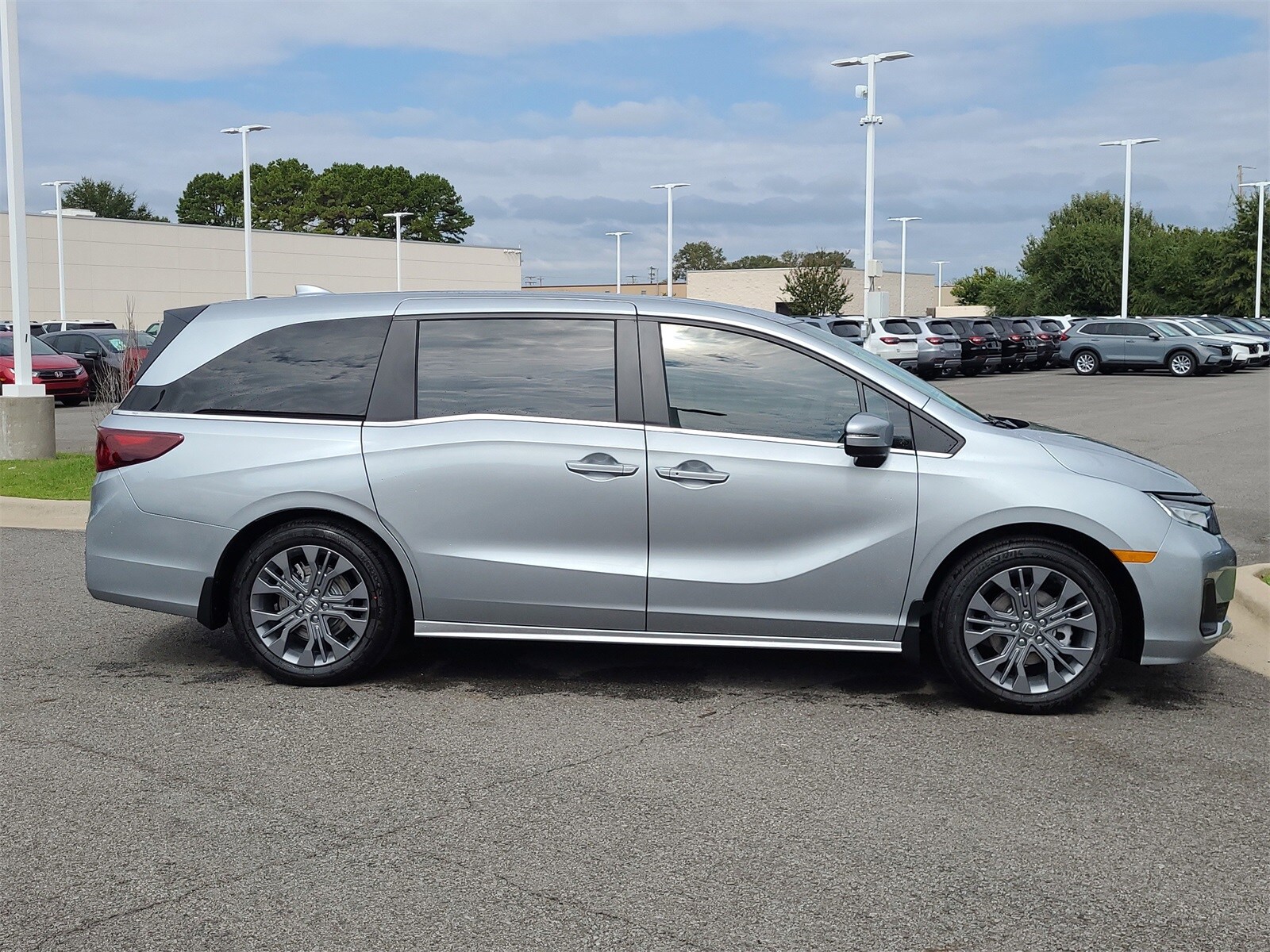 2026 Honda Odyssey Touring photo 2