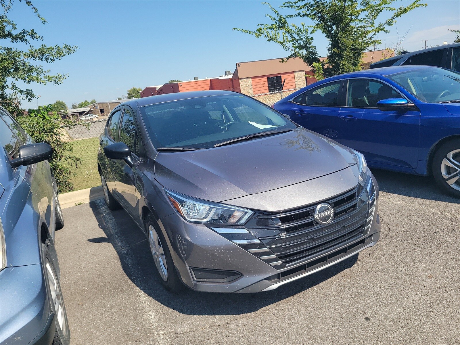 2023 Nissan Versa 1.6 S photo 3