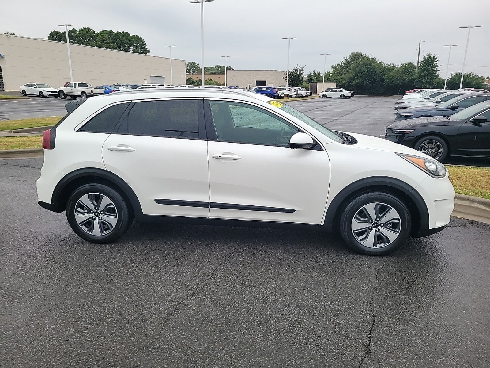 Used 2019 Kia Niro LX with VIN KNDCB3LC0K5356498 for sale in Conway, AR