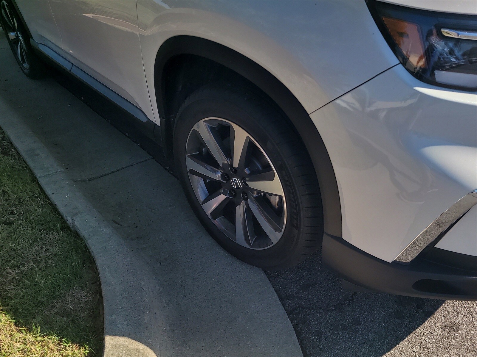 2025 Honda Pilot Touring photo 4