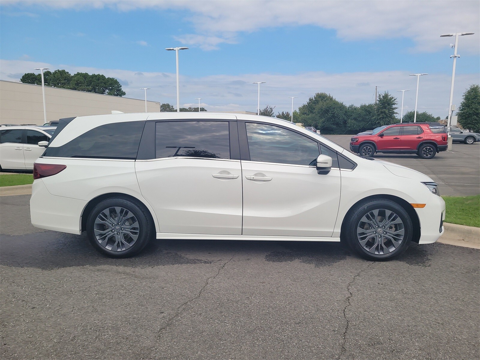 2025 Honda Odyssey Touring photo 2