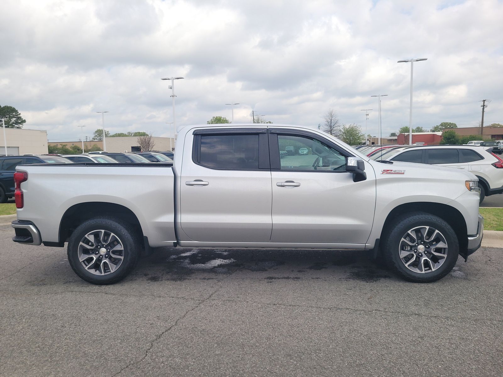 Used 2021 Chevrolet Silverado 1500 LT with VIN 3GCUYDED8MG402203 for sale in Little Rock