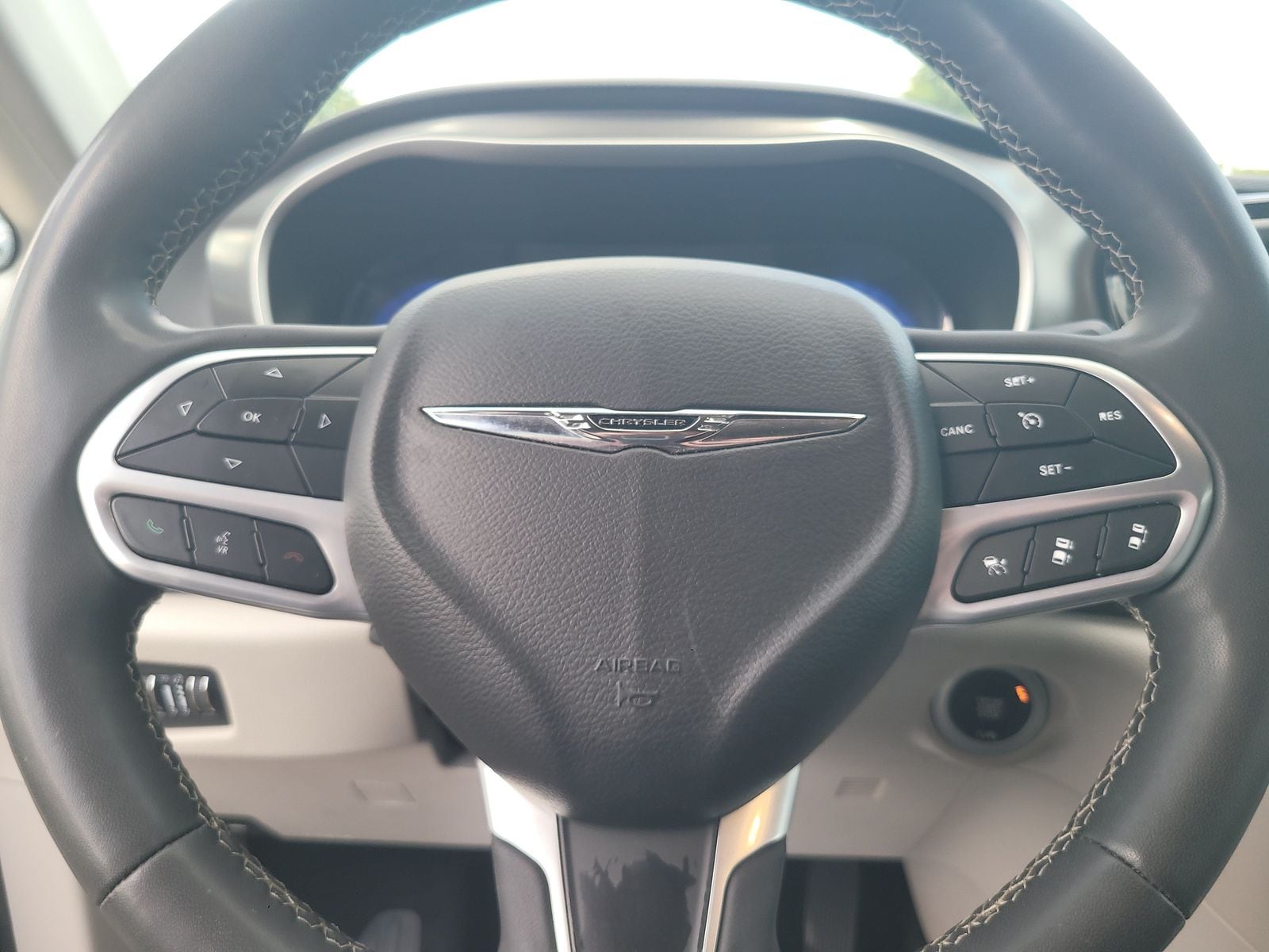 2023 Chrysler Pacifica Touring L - Photo 13