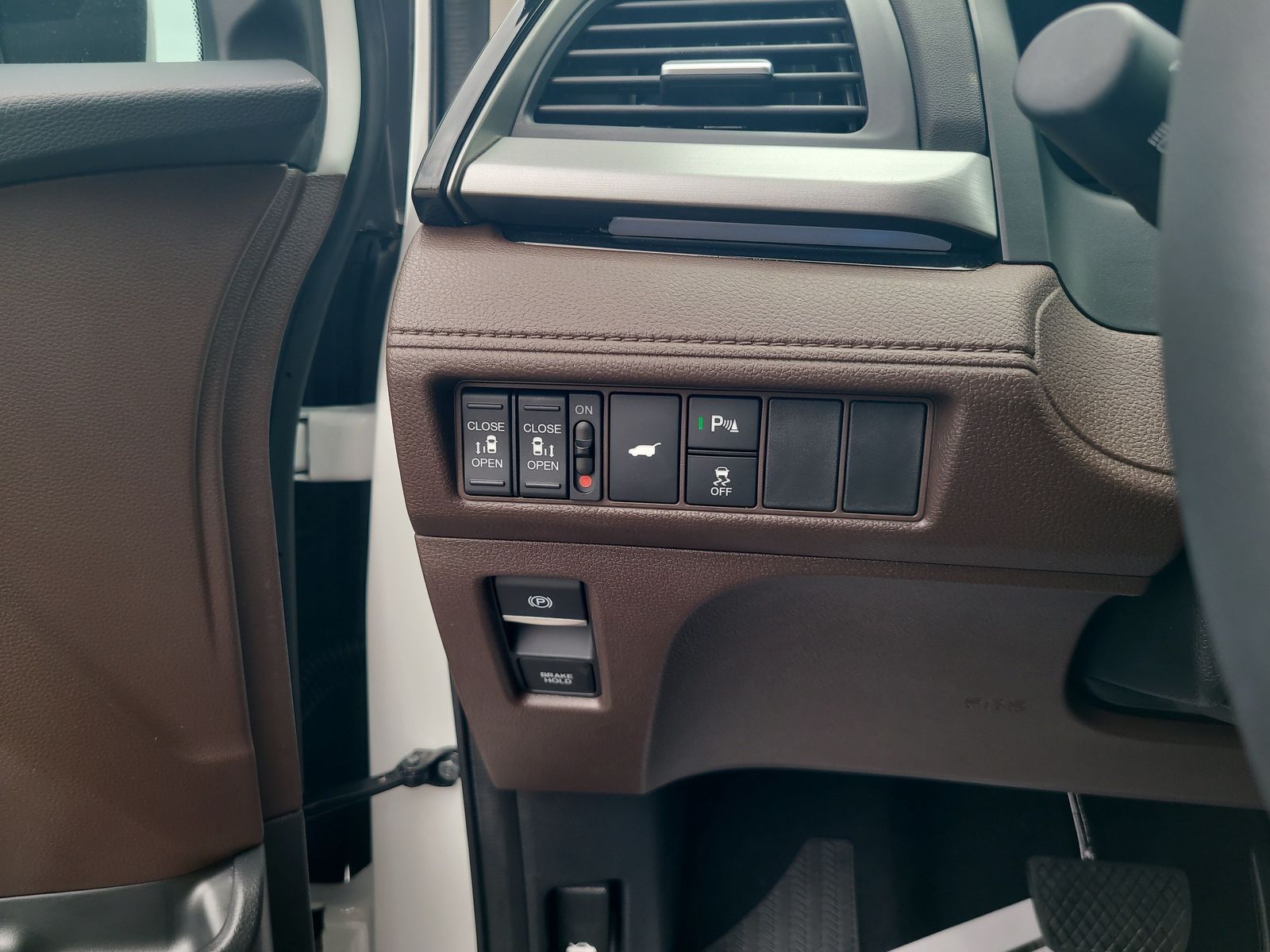 2026 Honda Odyssey Touring - Photo 17