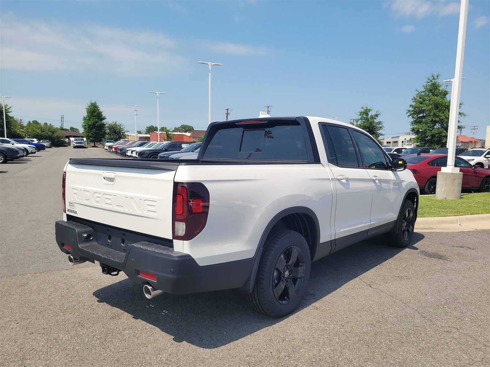 2025 Honda Ridgeline Black Edition photo 3