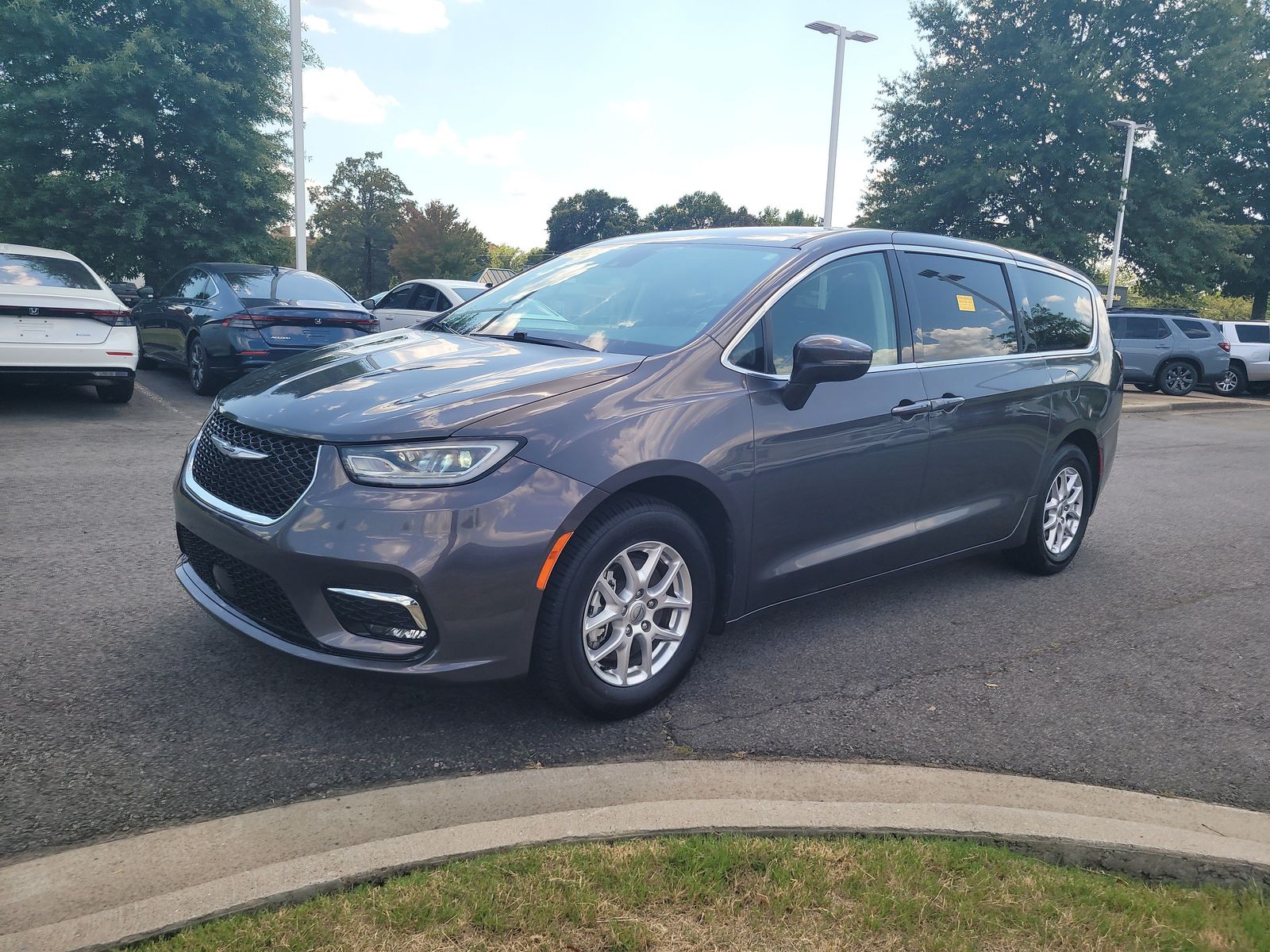 2023 Chrysler Pacifica Touring L - Photo 7