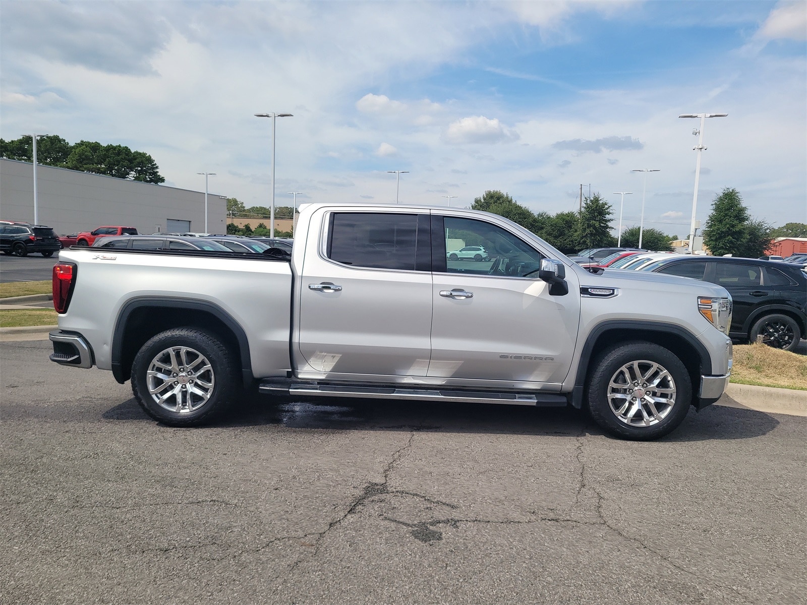 Used 2022 GMC Sierra 1500 Limited SLT with VIN 3GTU9DED0NG139901 for sale in Little Rock