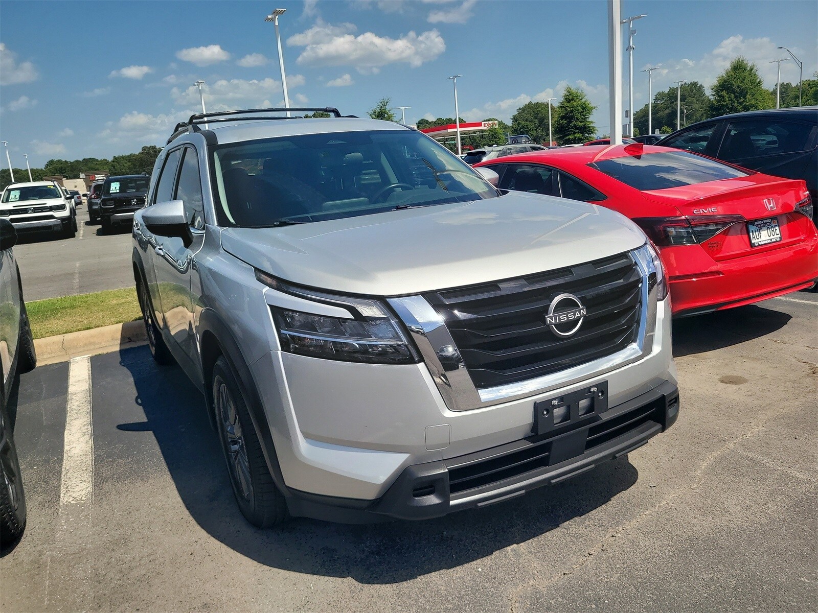 2022 Nissan Pathfinder SV photo 2