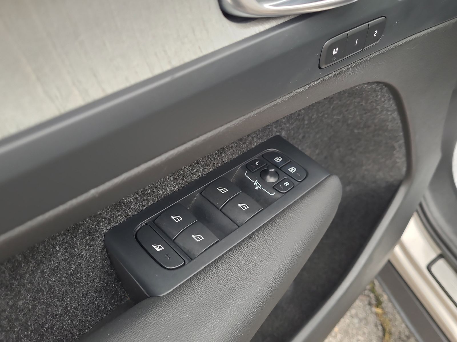 2023 Volvo XC40 Ultimate - Photo 23