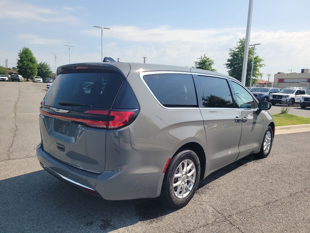 Used 2023 Chrysler Pacifica Touring L Van Passenger Van