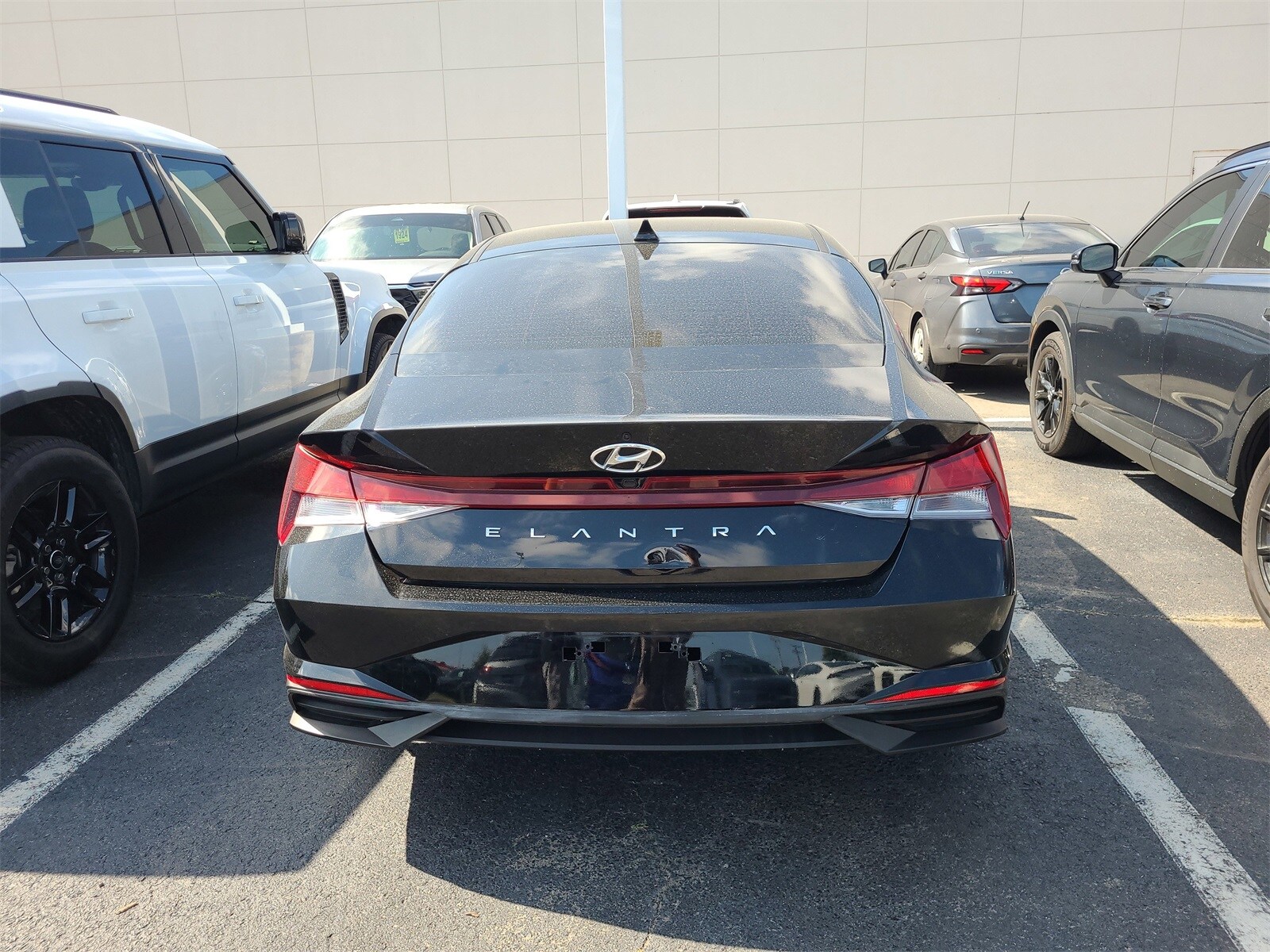 2022 Hyundai Elantra SEL photo 2