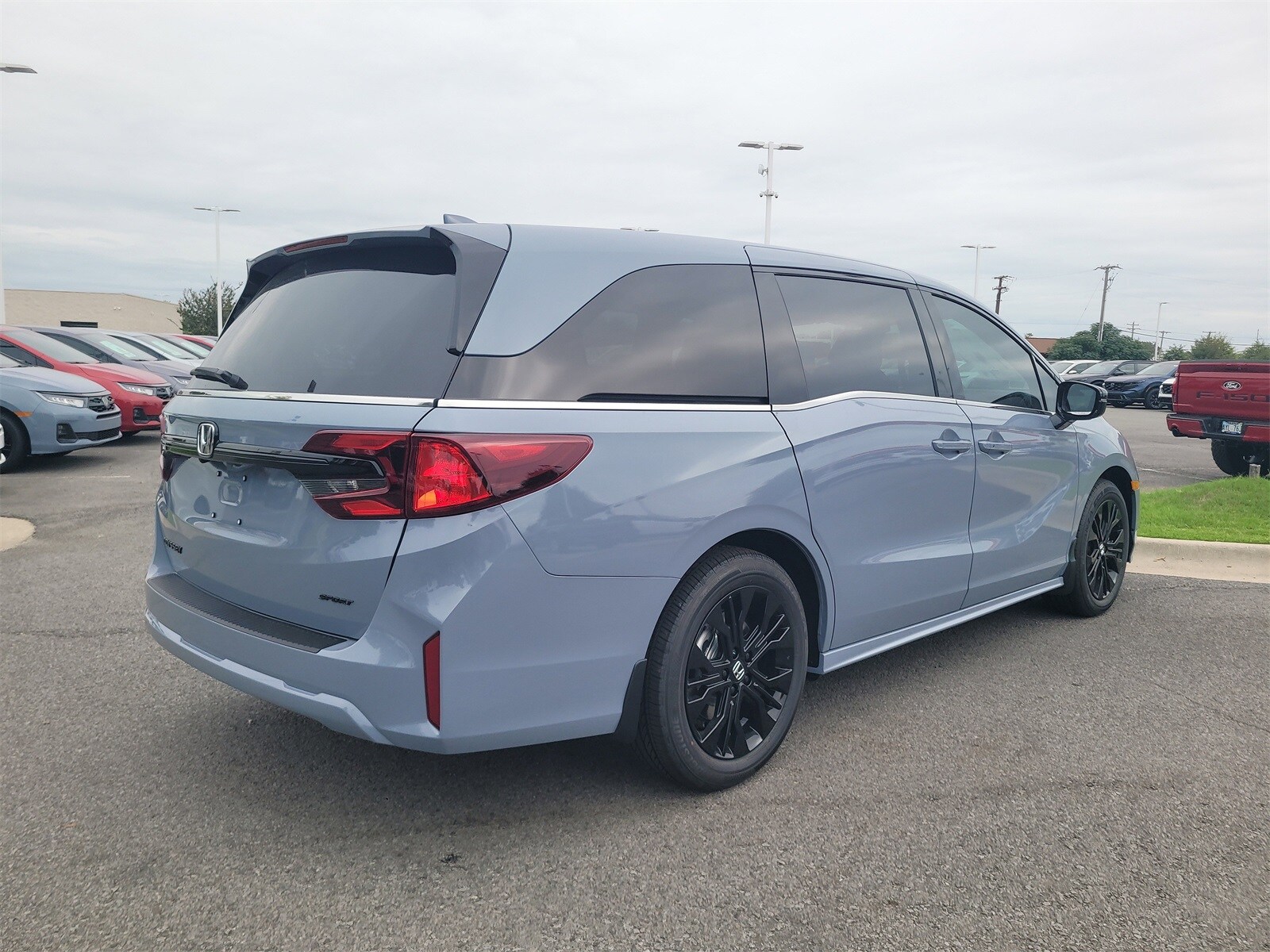 2026 Honda Odyssey photo 2