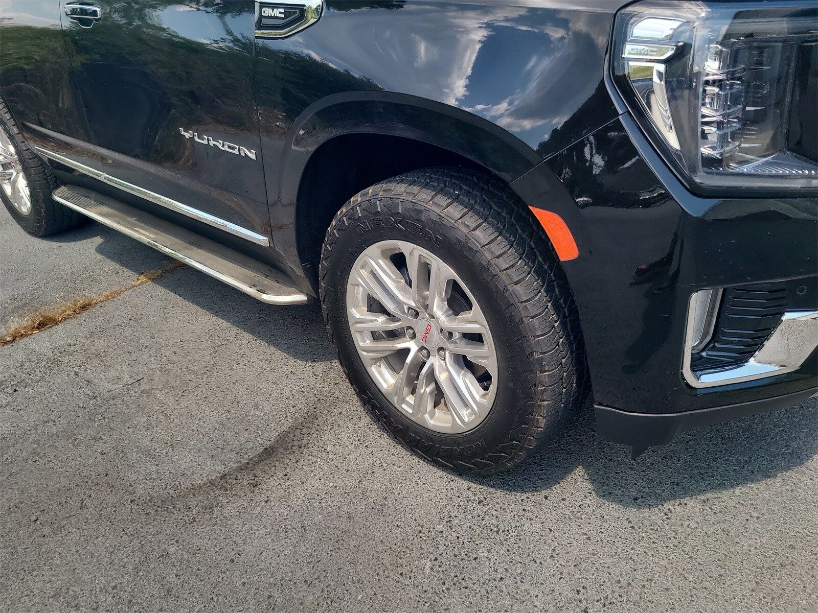 2022 Gmc Yukon SLT photo 3