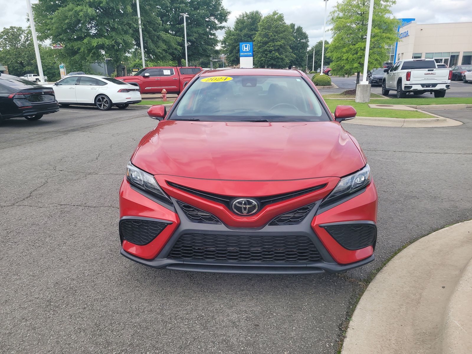 2024 Toyota Camry SE - Photo 8