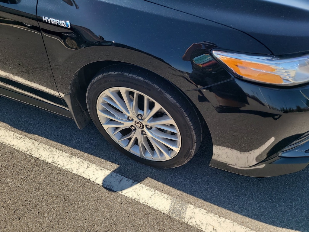 Used 2020 Toyota Camry Hybrid XLE Sedan