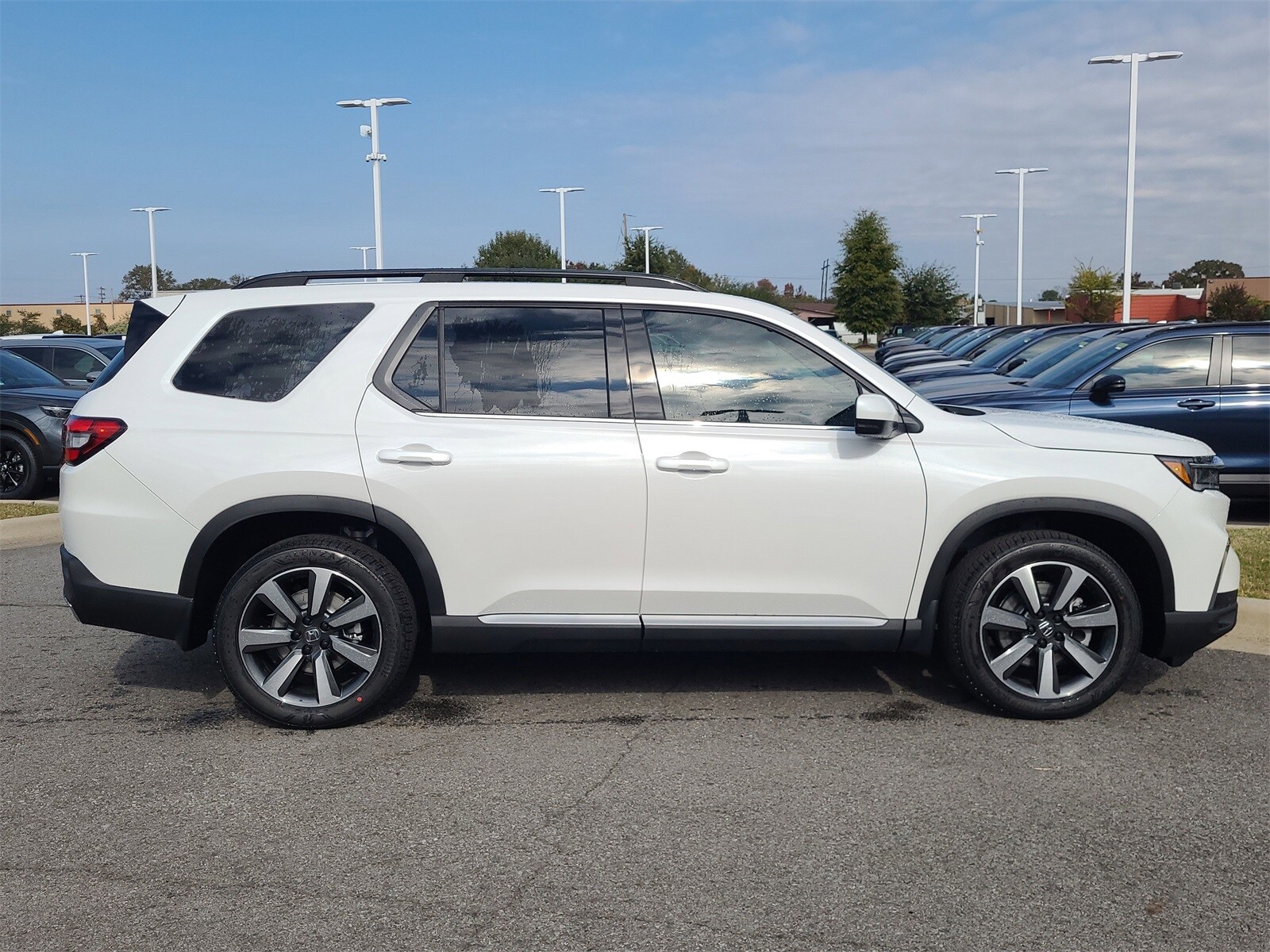 2025 Honda Pilot Touring photo 2