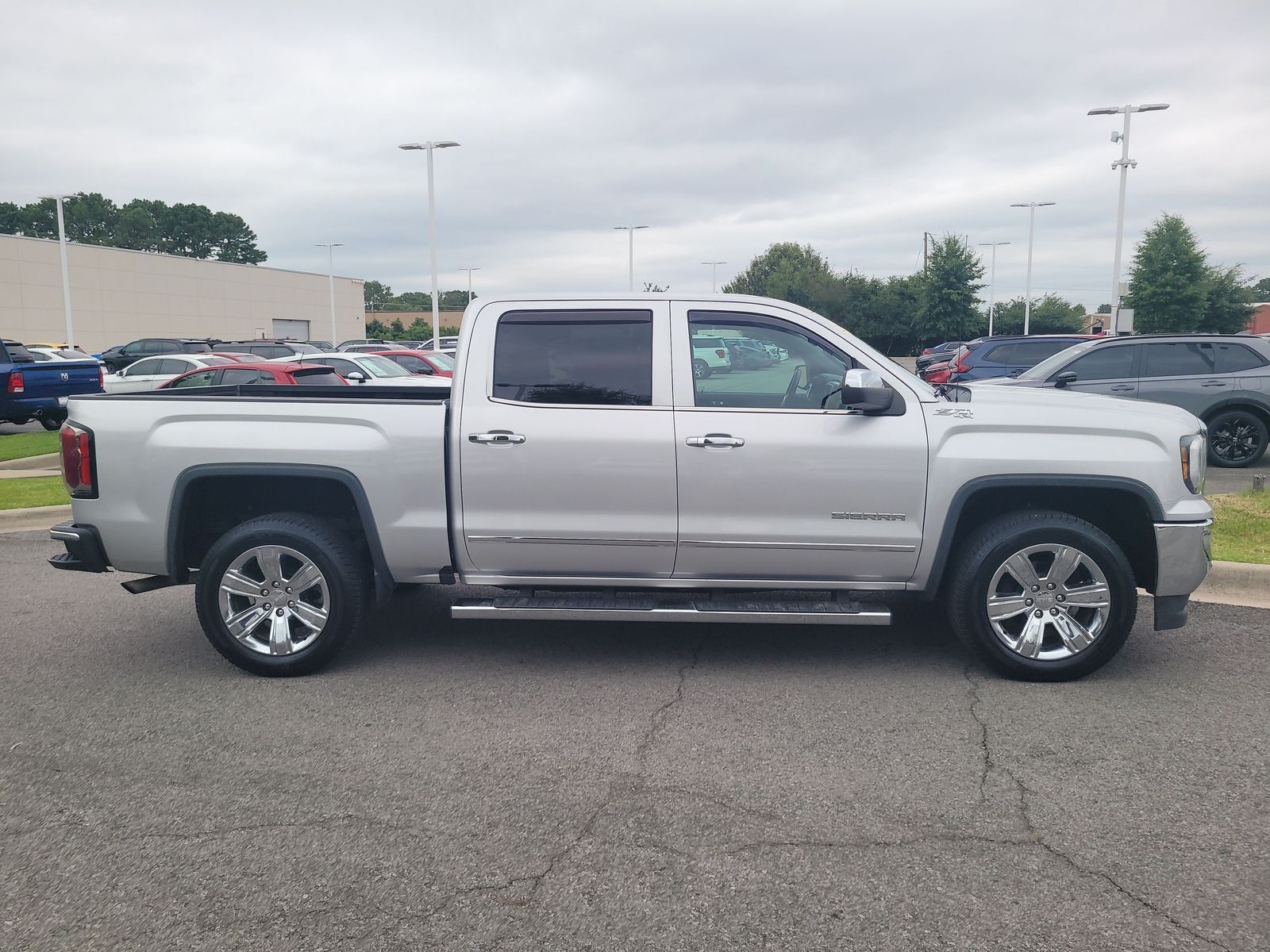 Used 2018 GMC Sierra 1500 SLT with VIN 3GTU2NEC5JG608606 for sale in Little Rock