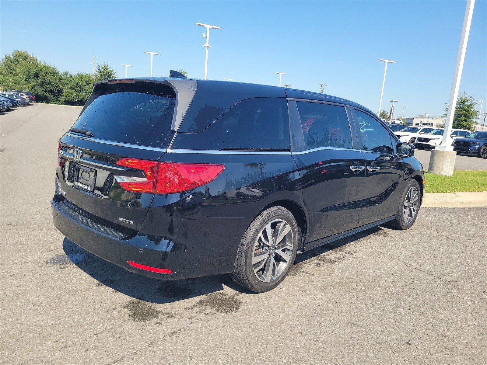 2024 Honda Odyssey Touring photo 2