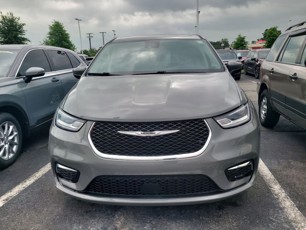 Used 2023 Chrysler Pacifica Touring L Van Passenger Van