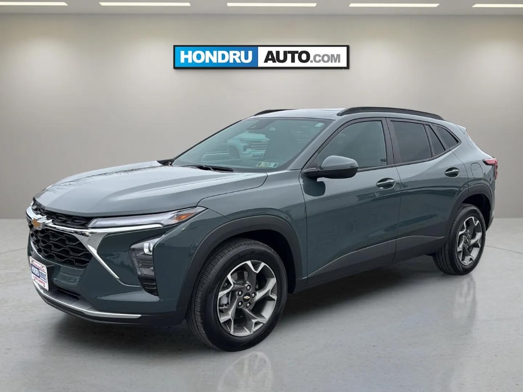 Used 2025 Chevrolet Trax LT SUV