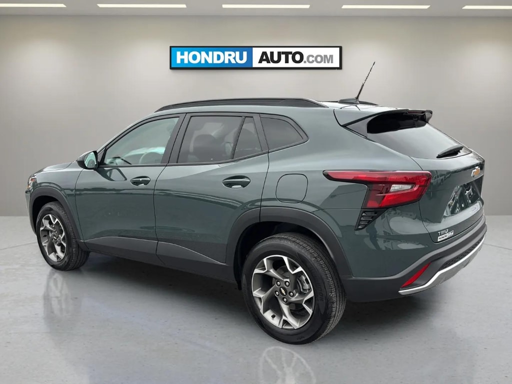 Used 2025 Chevrolet Trax LT SUV
