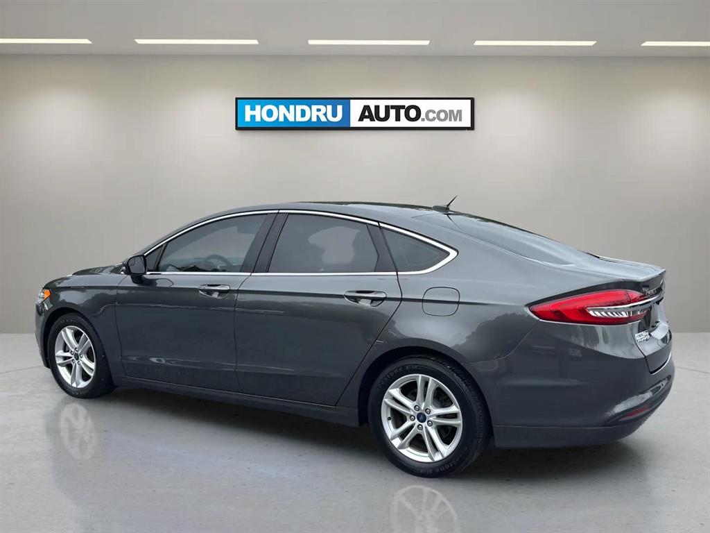 2018 Ford Fusion SE photo 2