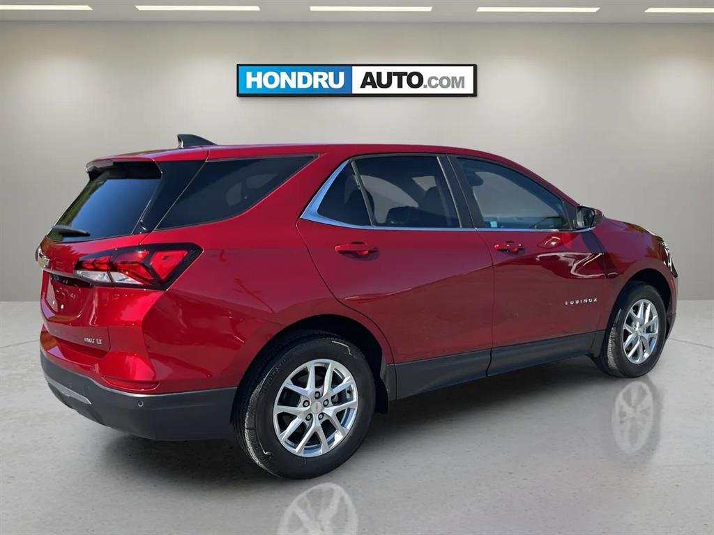 2023 Chevrolet Equinox LT photo 3