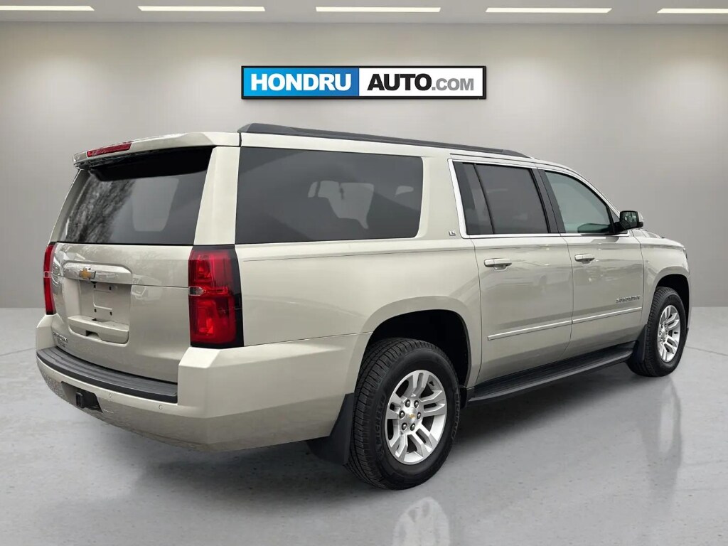 2015 Chevrolet Suburban LS photo 4