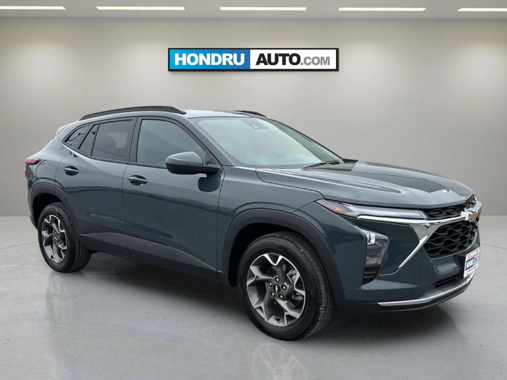 Used 2025 Chevrolet Trax LT SUV