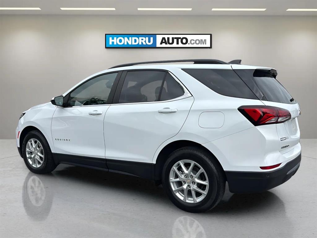 2023 Chevrolet Equinox LT photo 2