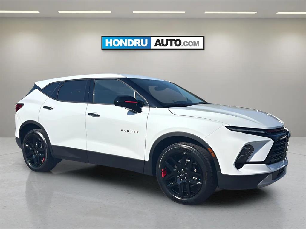 2024 Chevrolet Blazer 2LT photo 2