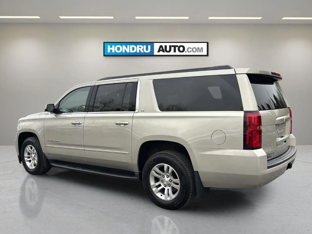 2015 Chevrolet Suburban LS photo 3