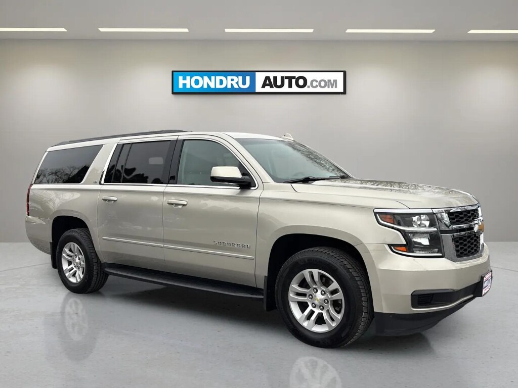 2015 Chevrolet Suburban LS photo 2