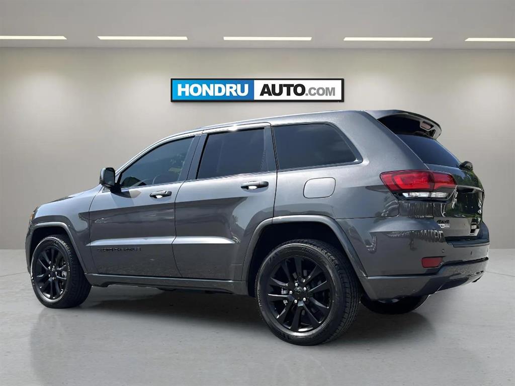 2021 Jeep Grand Cherokee Laredo photo 2