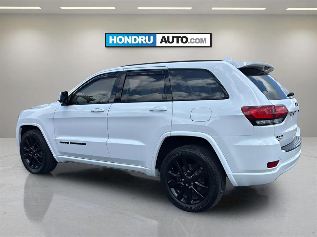 2018 Jeep Grand Cherokee Laredo photo 3