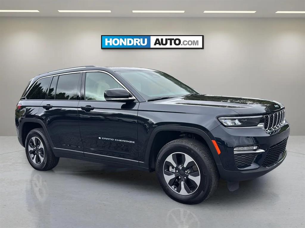 2023 Jeep Cherokee Base photo 2
