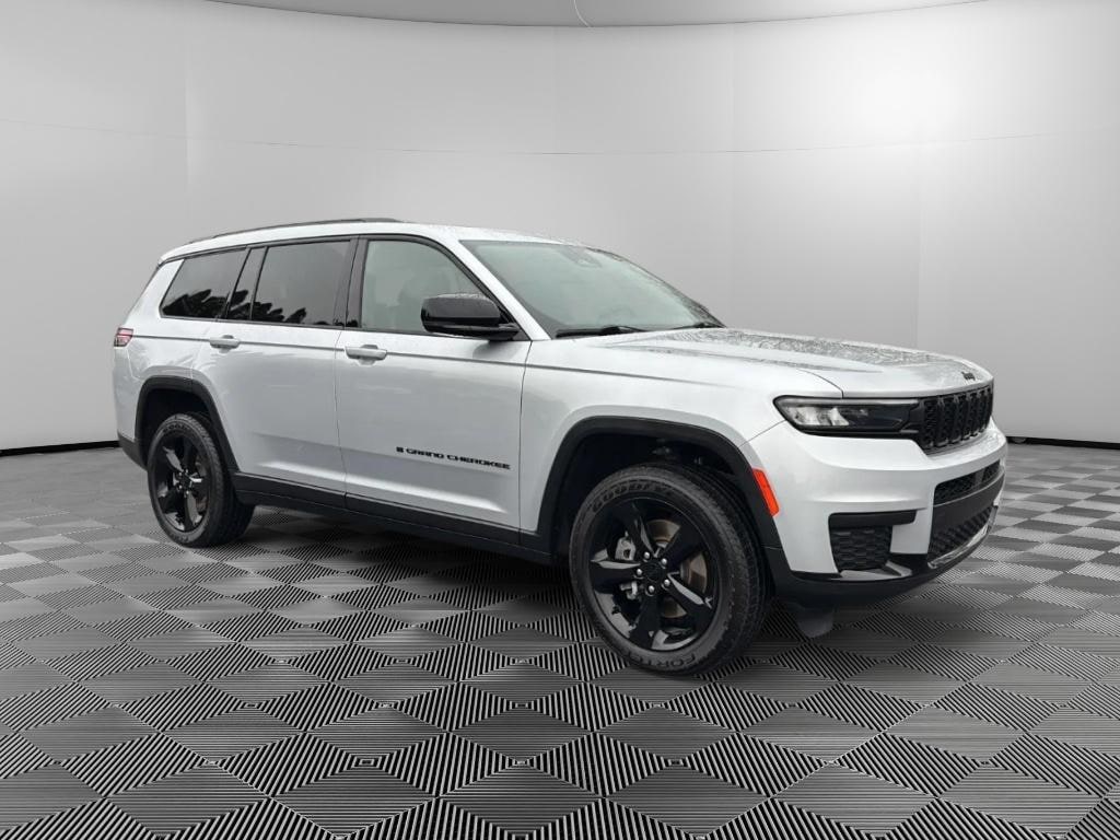 Used 2023 Jeep Grand Cherokee L Altitude Sport Utility