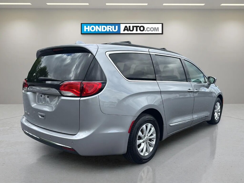 Used 2017 Chrysler Pacifica Touring-L Passenger Van