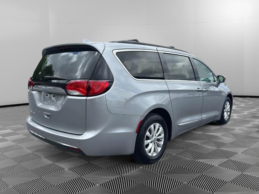 Used 2017 Chrysler Pacifica Touring-L Passenger Van