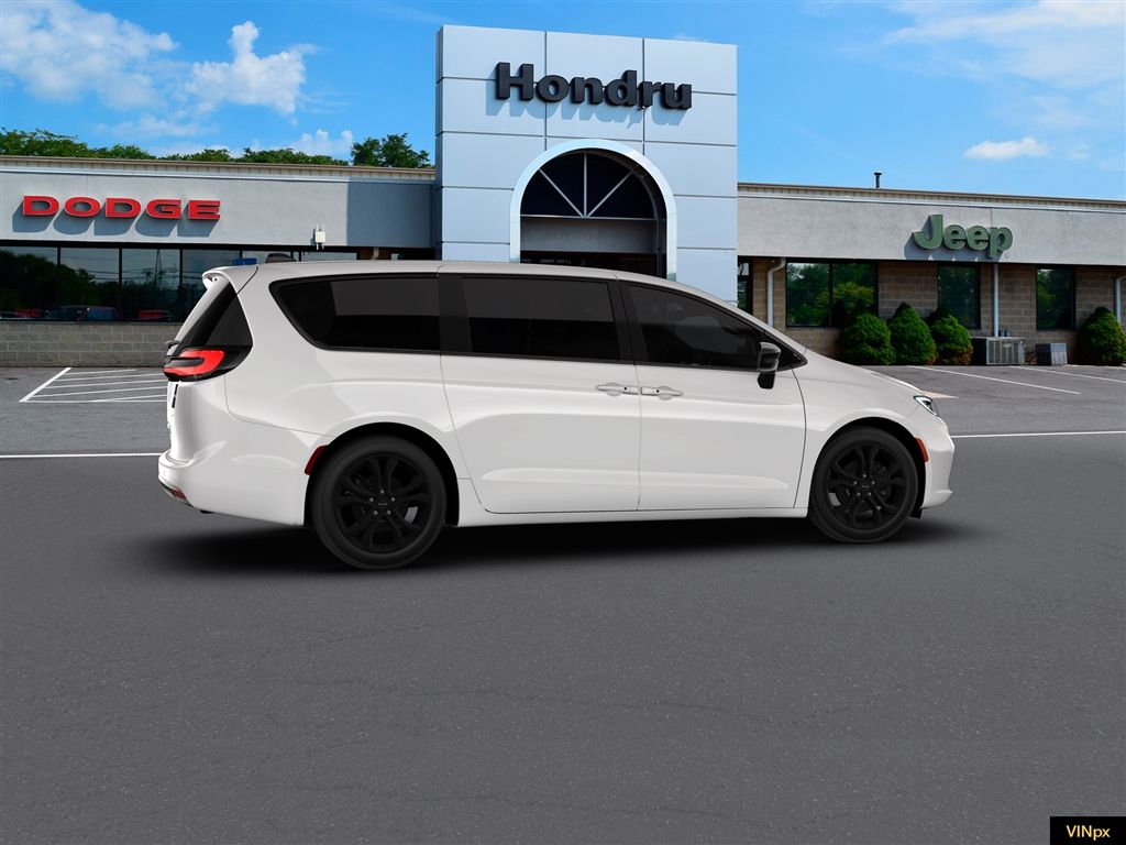 2026 Chrysler Pacifica Select's photo