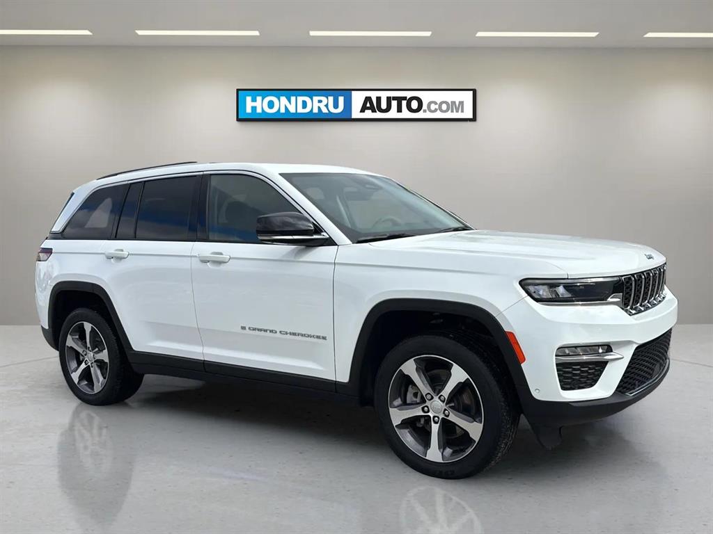 2023 Jeep Cherokee Base photo 2